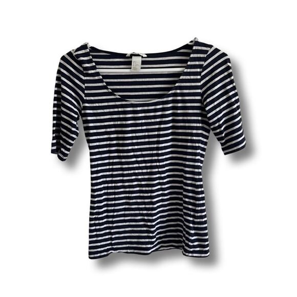 🌼3/$15🌼 Navy & White Striped Tee - Picture 2 of 7